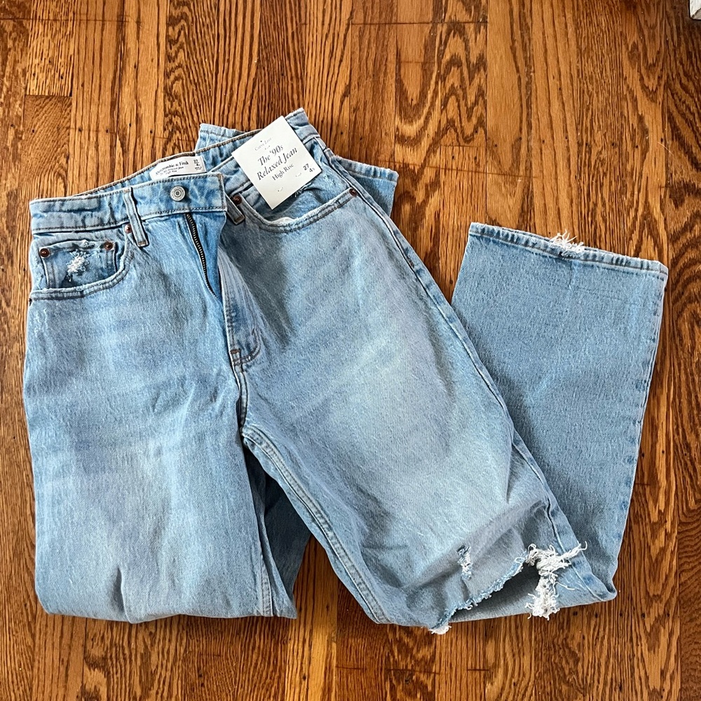 Abercrombie & Fitch The 90’s Relaxed Jean High Rise Curve Love